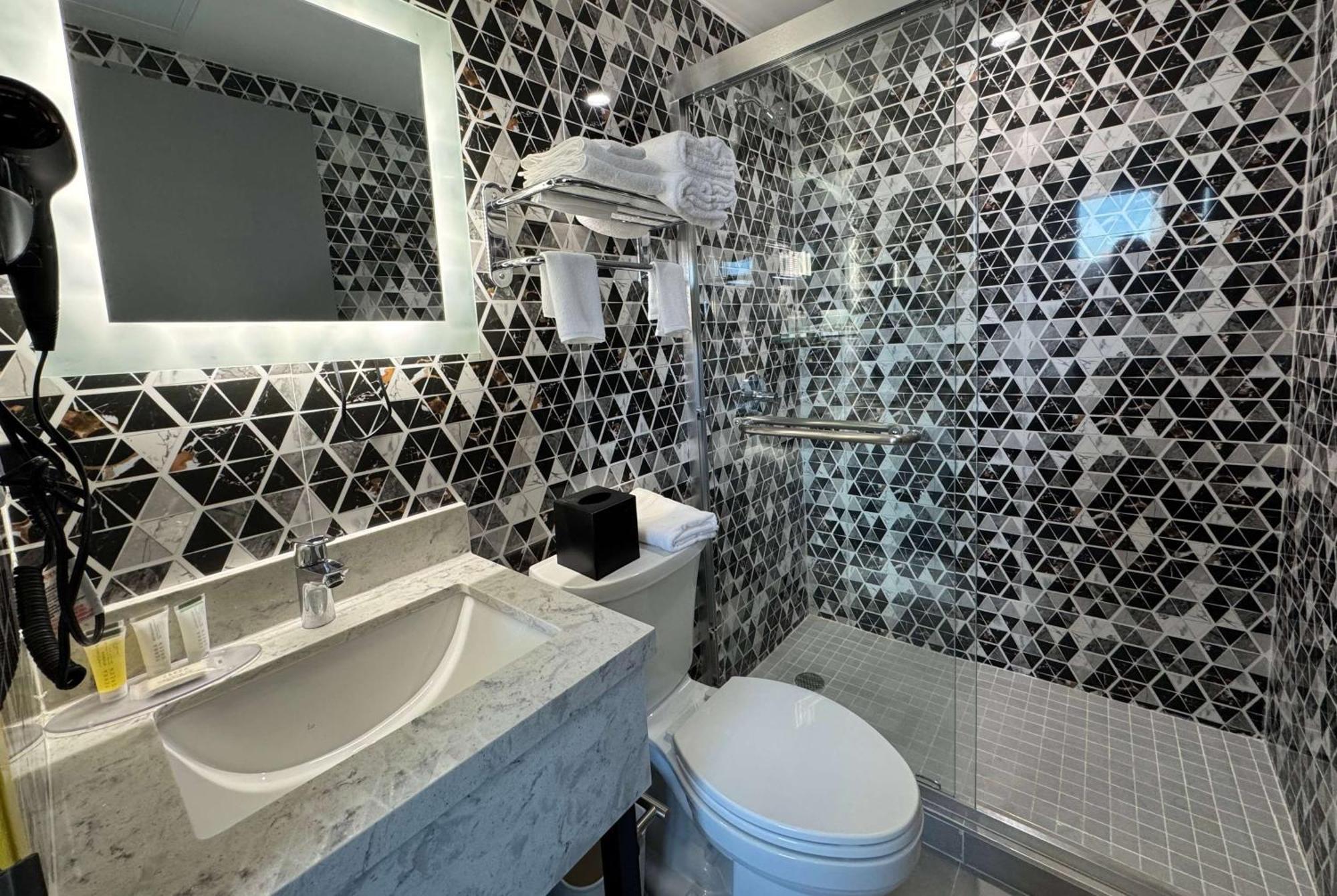 Days Inn By Wyndham New York Chinatown Extérieur photo